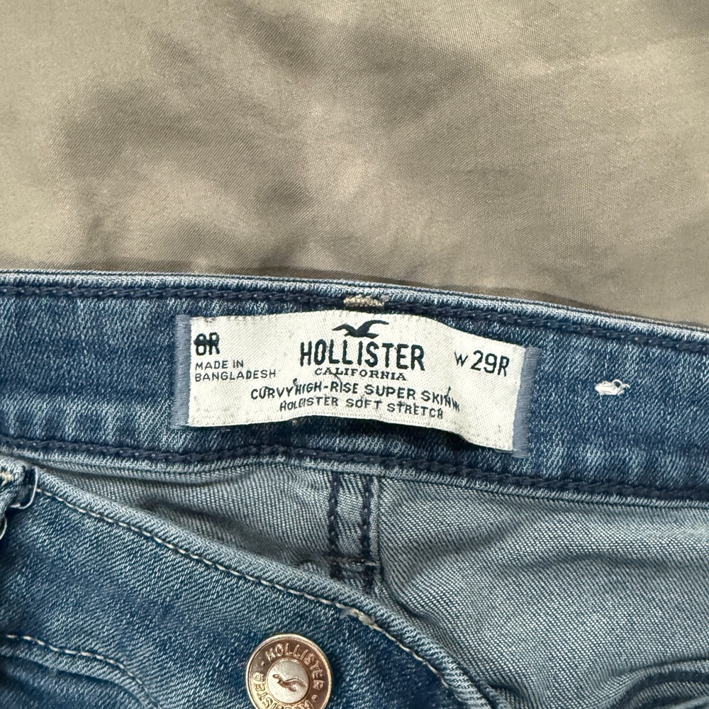 Hollister Curvy High-Rise Jeans